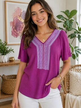 Vintage V-Neck Embellished Half Sleeve Top. Size M.